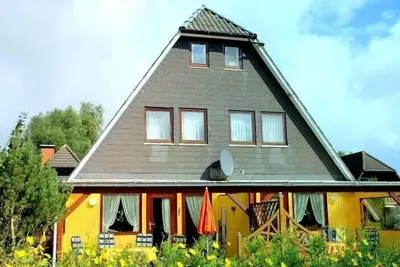 Image de 6 person vacation home with 4 bedrooms, infrared cabin, with a view of the Weltschiffahrtsweg in Otterndorf
