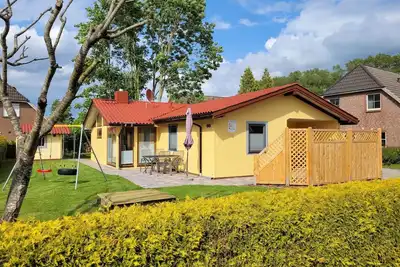 Image de Child-friendly 6-person vacation home with two showers and toilets, sauna, whirlpool and a conservatory with wood-burning stove in Otterndorf