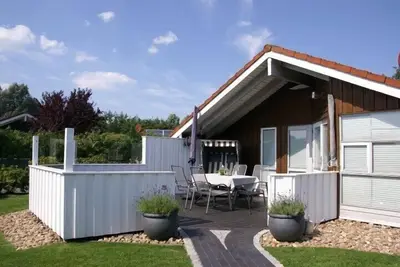 Image de 4 person luxury holiday home with sauna, wood-burning stove, air conditioning, canoe and lake view in Otterndorf