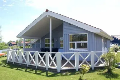 Image de 6 person vacation home with private jetty, direct lakeside location, canoe, whirlpool and sauna in Otterndorf