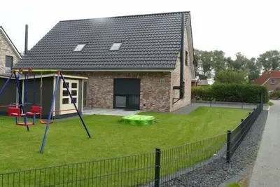 Image de 6 person vacation home with two showers and toilets, sauna, whirlpool and wood-burning stove in Otterndorf