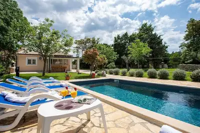 Image de Maison de vacances Svetvinčenat pour 1 - 6 personnes avec 3 chambres à coucher - Maison de vacances