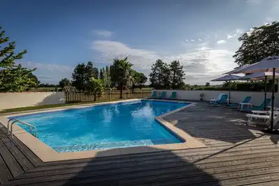 Image de Metal, Gîte de Charme, Climatisé, Piscine et Grand Terrain, 4 personnes / 3 lits