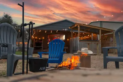 Image de Gourmet Kitchen, Firepit & Game Barn Fun