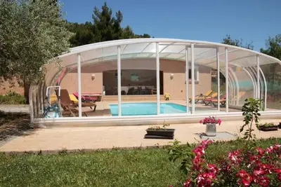 Image de Villa climatisée avec piscine chauffée et couverte