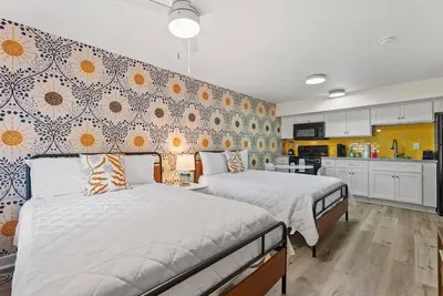 Image de TreeHouse Lodge, Walk to Beach, Pet-Friendly 103