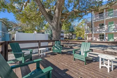 Image de TreeHouse Lodge, Walk to Beach, Pet-Friendly 201