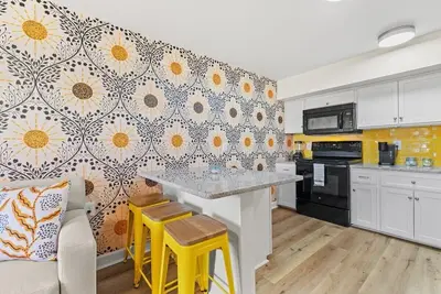 Image de TreeHouse Lodge, Walk to Beach, Pet-Friendly 203