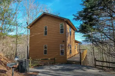 Image de Happy Daze in the Valley | By Colonial Properties