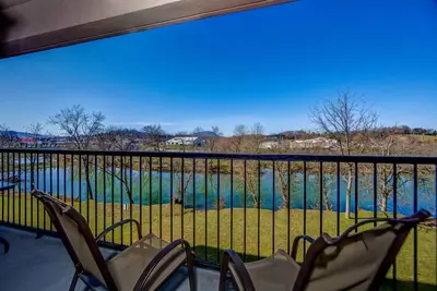 Image de Still Waters | By Colonial Properties