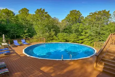 Image de Bear Splashin Fun- 3 Bdrm, Private Outdoor Pool, Hot Tub, & Fire Pit