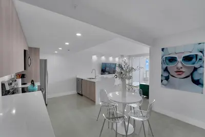 Image de Shades of Miami Sky Penthouse! , Brand New 2 Br, 3 Miles to South Beach!