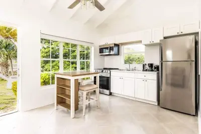 Image de Coconut Grove: Twin Apartments, Walk to the Beach
