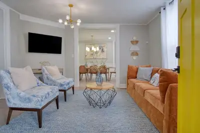 Image de Huge Downtown 4bd/2 Bath Home!