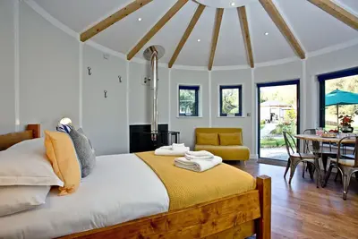 Image de A the family roundhouse that sleeps 6 guests in 2 bedrooms