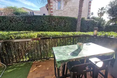 Image de Appartement 2 pièces climatisé, plage 50 m, centre ville 100 m, parking.