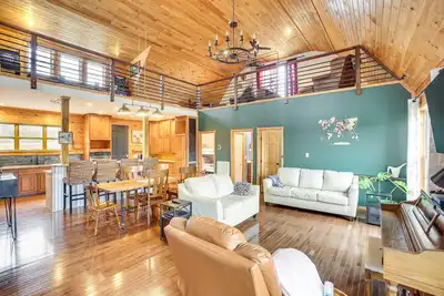 Image de Bethpage Home w/ Private Hot Tub & Game Room!