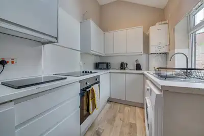 Image de Perfectly Located 4br House Free On-street Parking