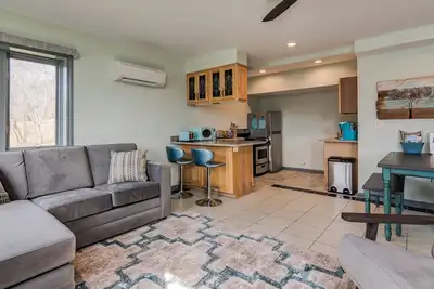 Image de Pets, large fenced yard, full kitchen, 6 min to A-ville.