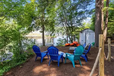 Image de 2 Lake Winnipesaukee waterfront homes, 2 boat slips, dogs welcome, hosts 18