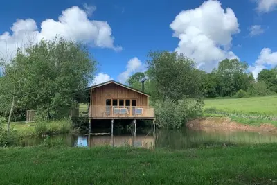 Image de Cabin on a Lake