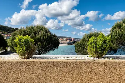 Apartamento Con Terraza En Primera Linea