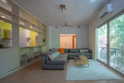 Image de Classic Elegance: A serene retreat in Athens' heart of Athens.