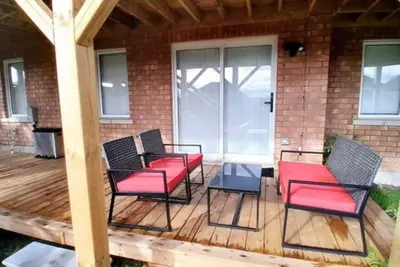 Image de ❤ Cedar-View Apartment with Hot Tub (4 Bedrooms) ❤