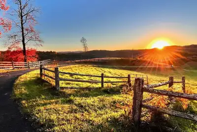 Image de Sunset Ridge 3 rentals on 20 acres views & firepit