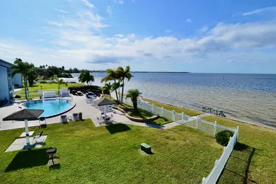 Image de 2 bedroom waterfront condo