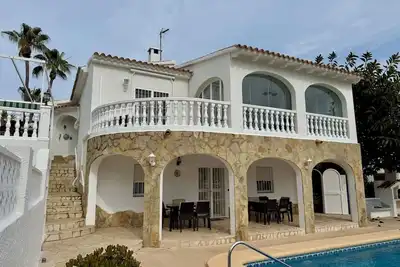 Gorgeous villa in a great location, amazing views, pool, close to town and beach