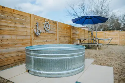 Image de Comfortable Kingsland Home mins to everything you need to enjoy the Lake Life!