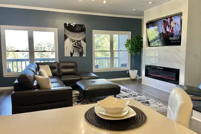Image de New Modern Townhome Downtown- 3Levels