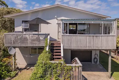 Image de Sunsets and Surf - Whangapoua Holiday Home