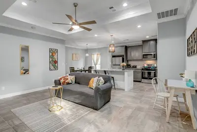 Image de Hidden Gem Chef Kit Wheelchair Acc Free Parking!