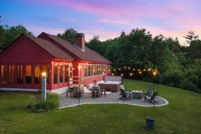 Image de 70 acre White Mountain estate - trails, views, privacy