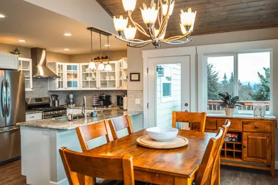 Image de Modern, Upscale Home with Breathtaking View & Private Hot Tub