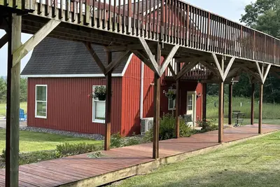 Image de Welcome to ZenFrieda. Escape to the country and enjoy our sauna/cold tub area!