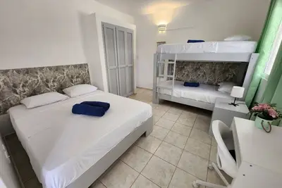Image de #5 - Vishnu-Appartement-Confort-Salle de bain privée séparée-Vue ville