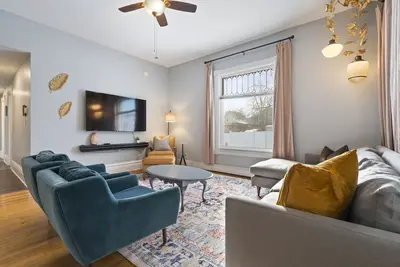 Image de The Nininger Historic 3 Br Apt - Walk to Dt, Dog Friendly