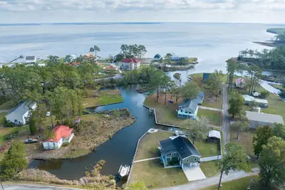 Image de Private Waterfront Retreat with Breathtaking Views. Pet-friendly!