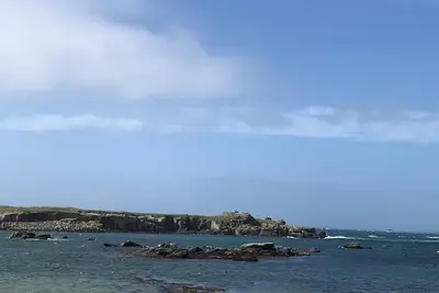 Image de Maison chaleureuse les pieds dans l'eau 4 personnes, plage au bout du jardin
