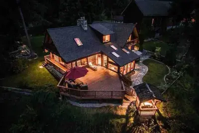 Image de Chalet in \"The Woods\" with Stunning Views