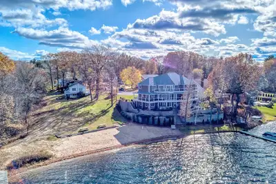 Image de Luxury Lake House