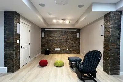 Image de Relax, feel home: 2 Bed, Large Living & Home Theatre green home upscale neighbor