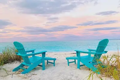 Image de WrigleyVilla, Beach Villa That's Actually On The Beach