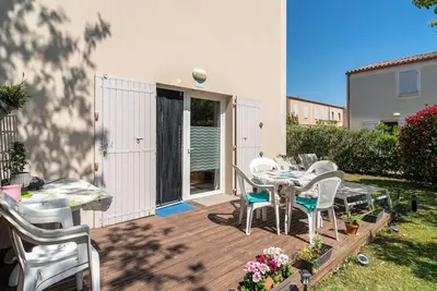 Image de Bastidon au pied du Ventoux avec piscine partagée et Wi-Fi