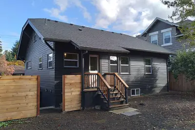 Image de Luxurious newly remodeled historic home in Portlands Kenton neighborhood