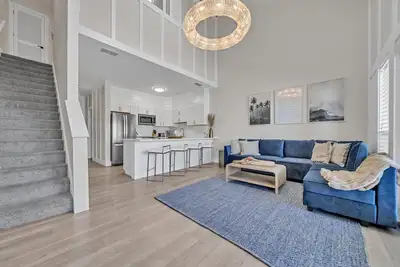 Image de King Beds, Balcony w/ Ocean View, Steps to Beach