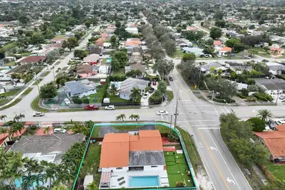 Image de Cozy Miami Oasis with Heated Pool, ideal for families seeking a unique experience